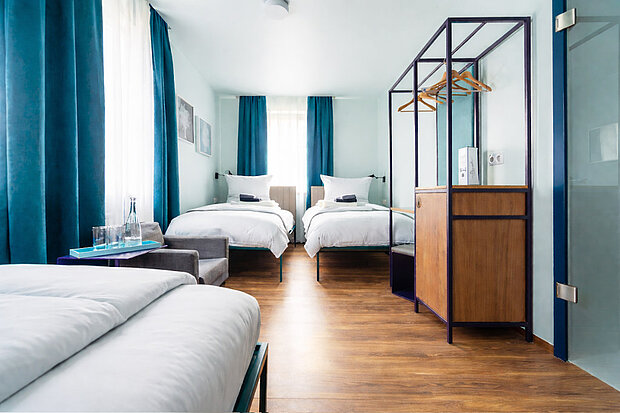 Classic Dreibettzimmer für günstige Übernachtungen mit 3 Personen Classic Dreibettzimmer für günstige Übernachtungen mit 3 Personen