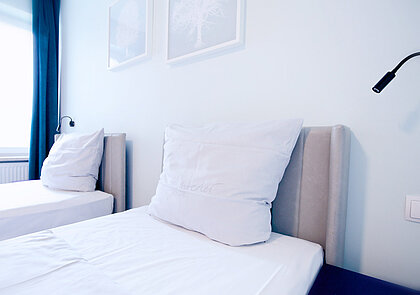 Weiches, warmes Ambiente in unseren günstigen Hotel-Economy-Doppelzimmer